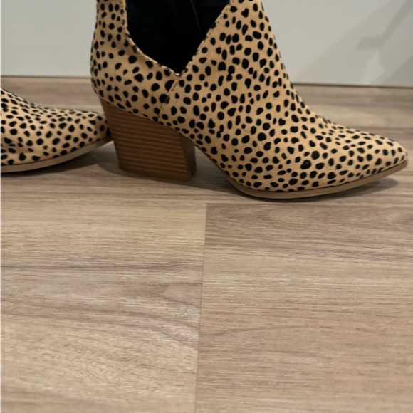🐆🦁Qupid BOOTIES.                                              Animal Print. - Picture 3 of 7